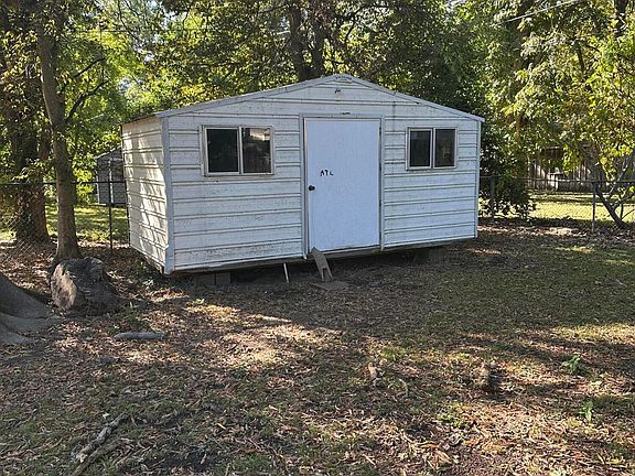 3rd image of 602 Cherokee Rd