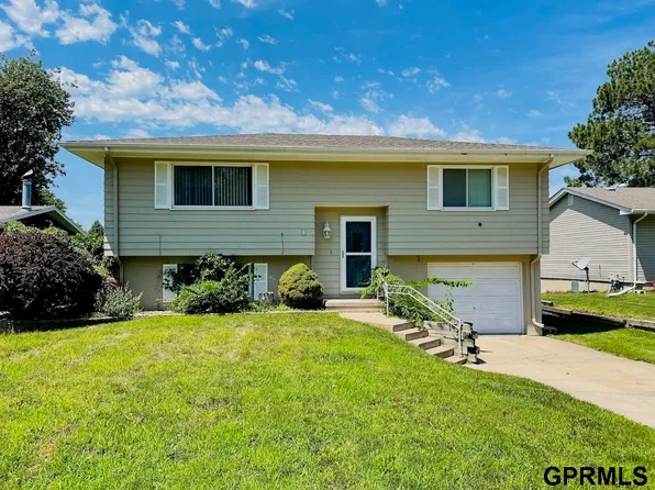 1718 N 106th St, Omaha, NE 68114