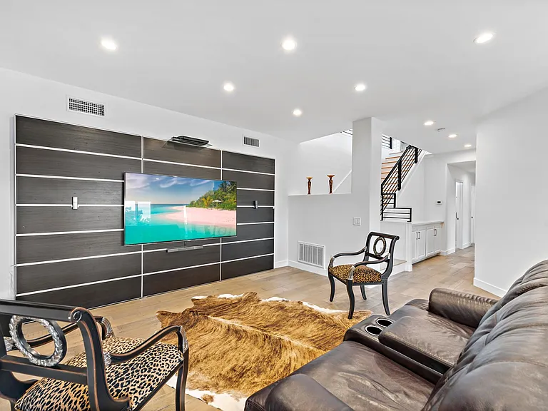 25256 Manzanita Dr — Photo 26