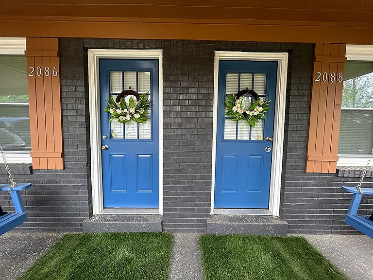 2088 Oliver Ave — Photo 2