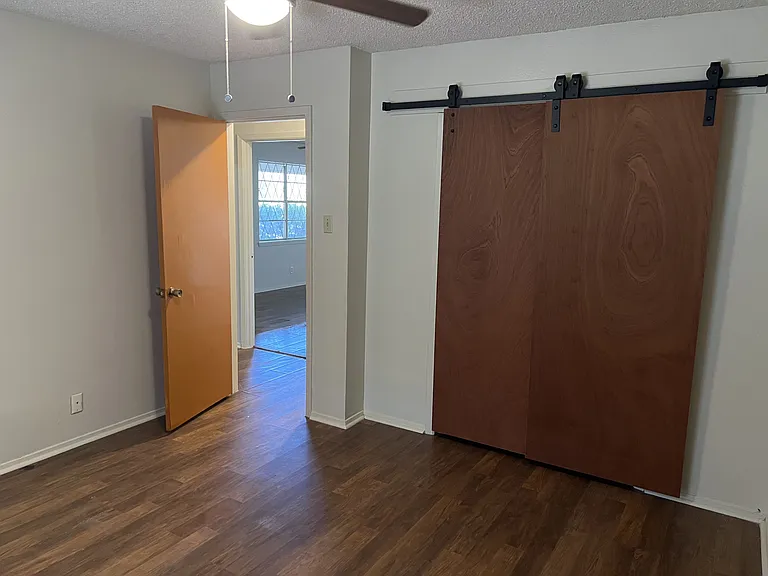 416 E Main St — Photo 3