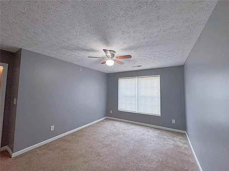 1403 Eastmont Dr NW #D — Photo 3