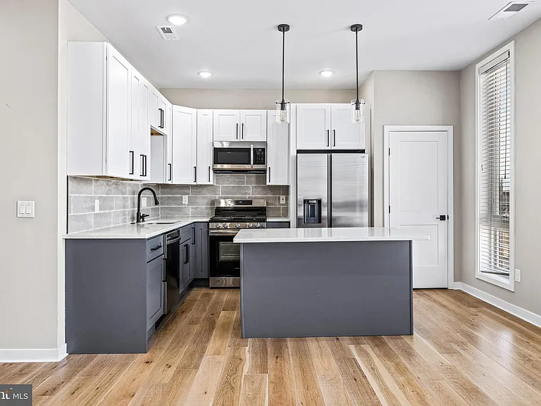 2409 N Hancock St #6 — Photo 17