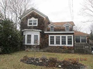 39 Carman St, Patchogue, NY 11772