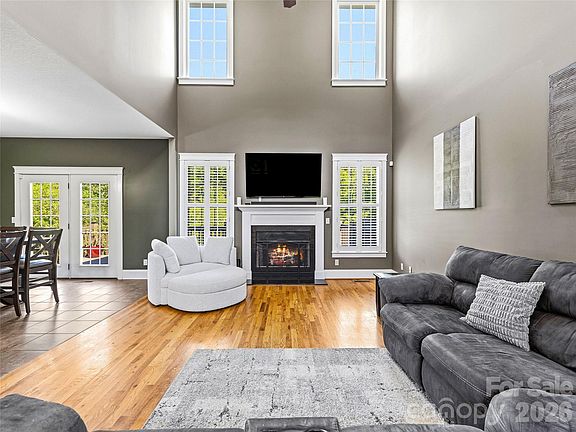 2nd image of 8 Old Farm House Rd