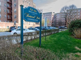 760 Bronx River Rd #11, Bronxville, NY 10708