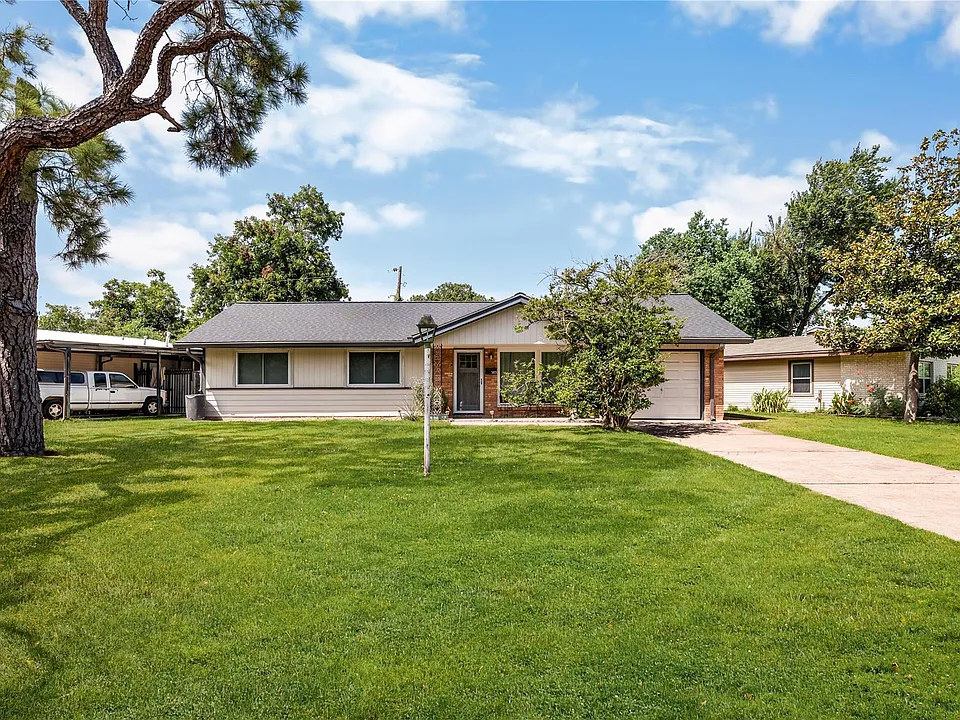 5831 Burr Oak Dr