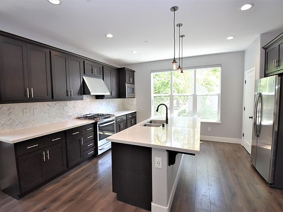 5th image of 401 10th St
