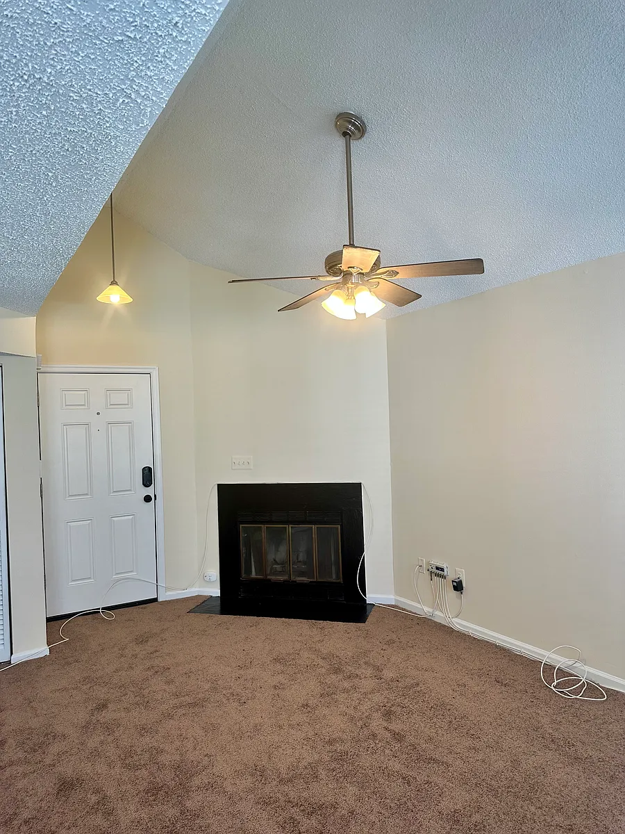 Building Photo - 14046 Vista Dr