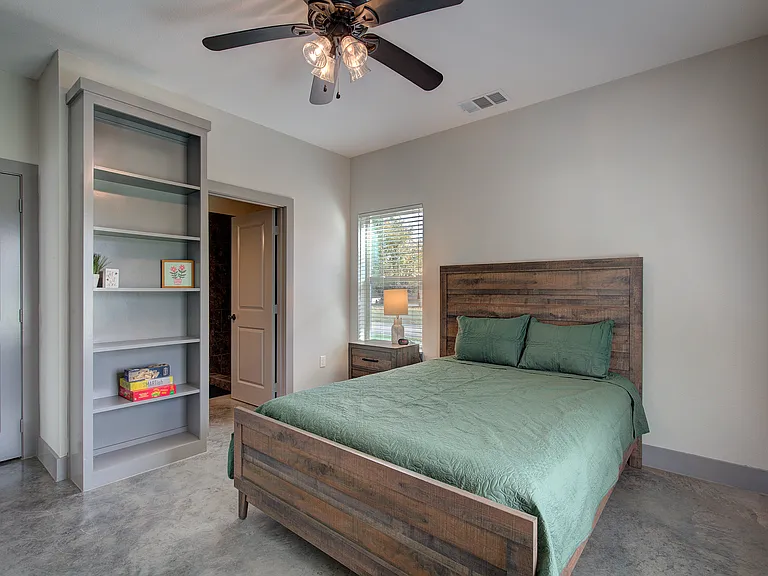 604 Maple St #2 — Photo 37