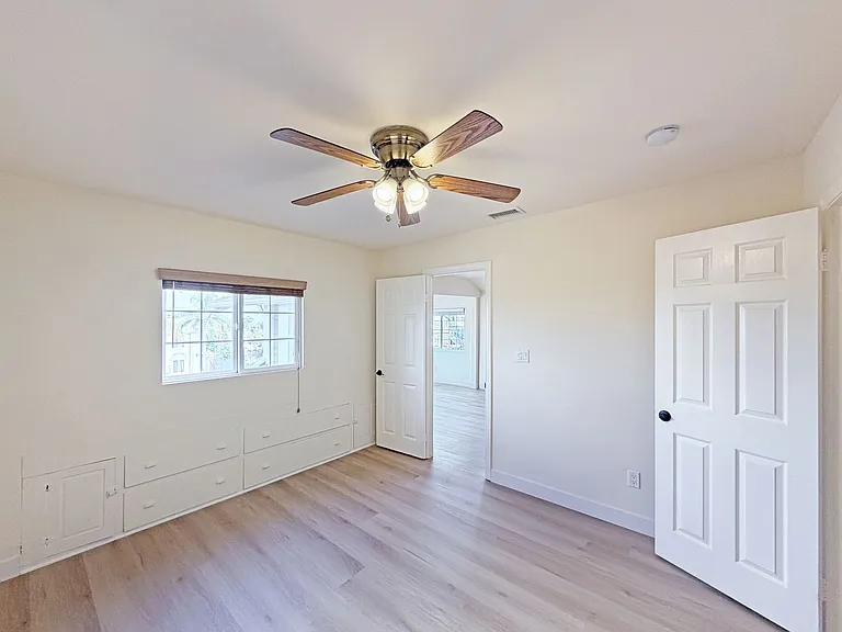 SD: Bright 2BD/2BA Unit in University Heights with A/C, In-Unit Laundry & 1 Reserved Parking — Photo 8
