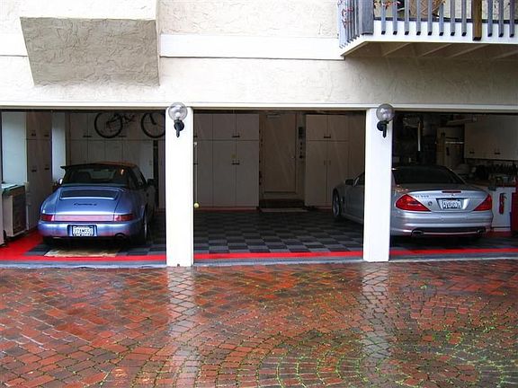 Garage w/cabinets & tiles