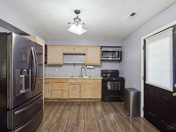 3rd image of 2025 Exeter St