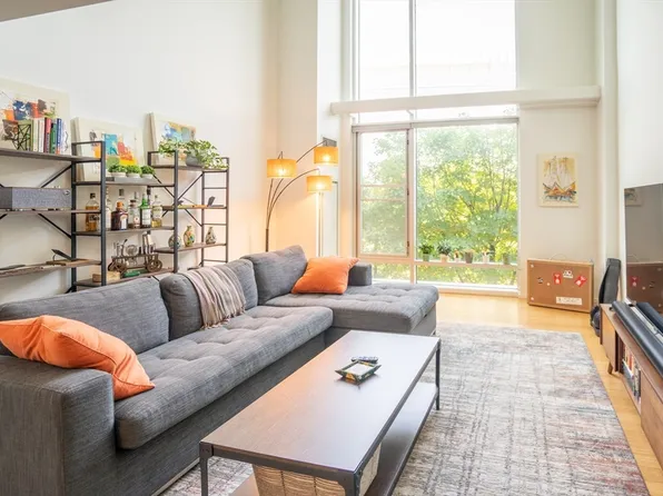 1 Earhart St Unit 312, Cambridge, MA 02141