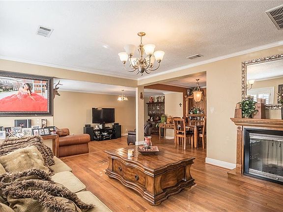 5th image of 1321 Lakeside Dr