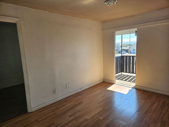 5th image of 2036 W Adams St APT 3