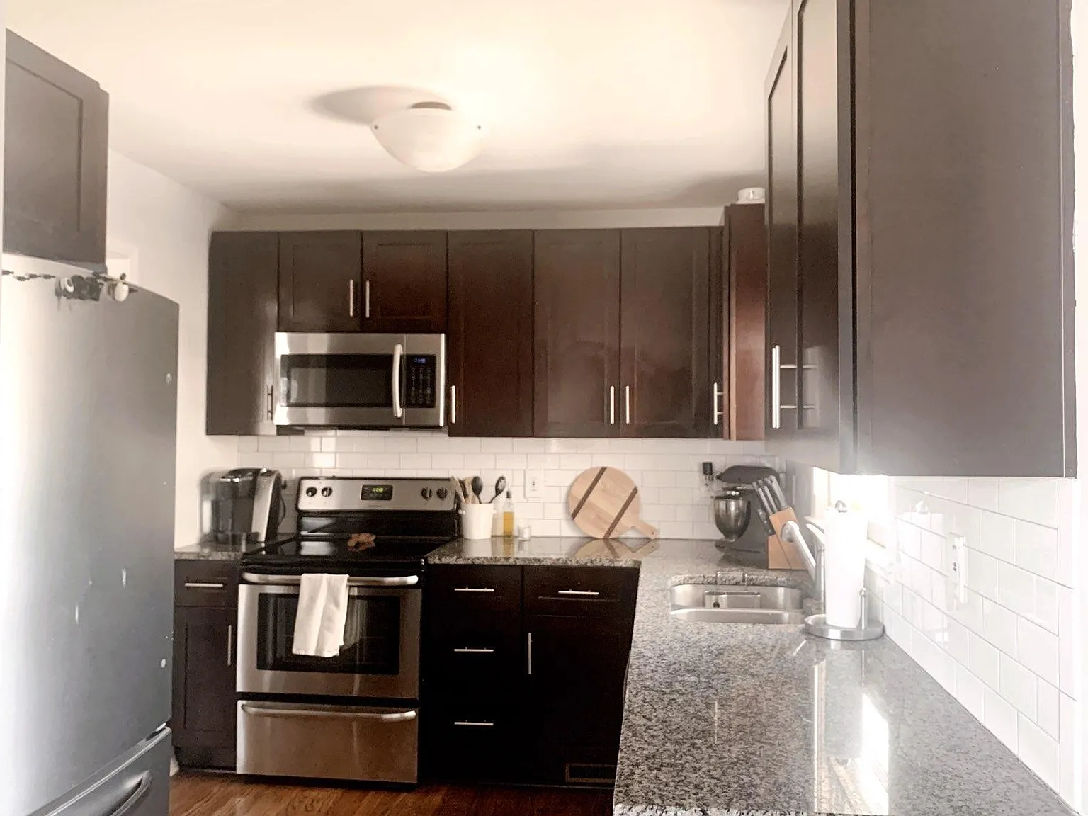 3 bed, 1.5 bath, 1014 sqft, $2,550 — Photo 2