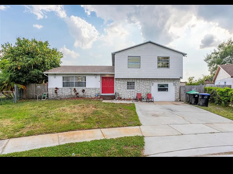Burhley Ct — Photo 3