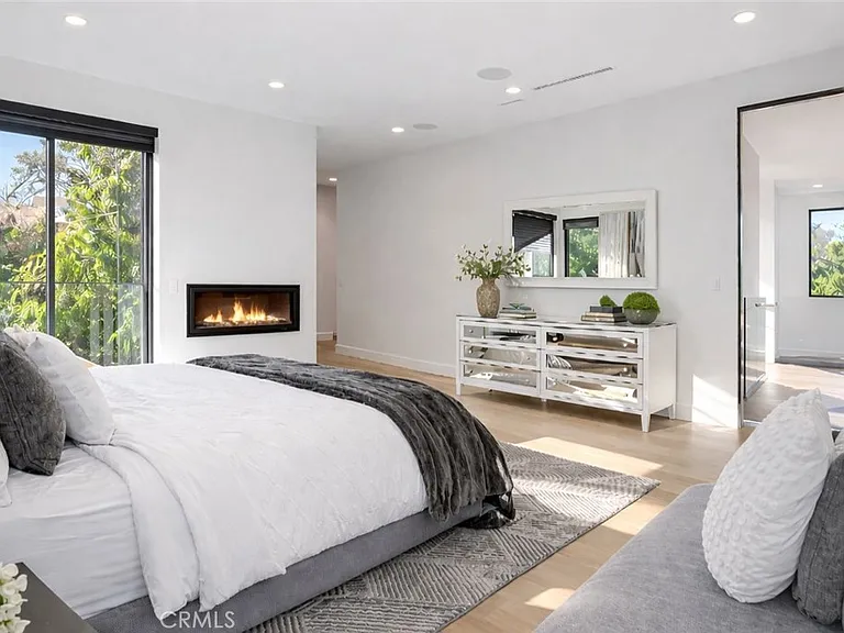4545 Stern Ave — Photo 17