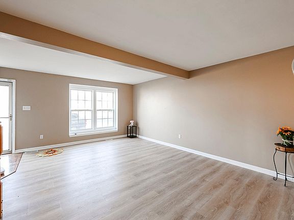 3rd image of 118 Pine Knoll Cir