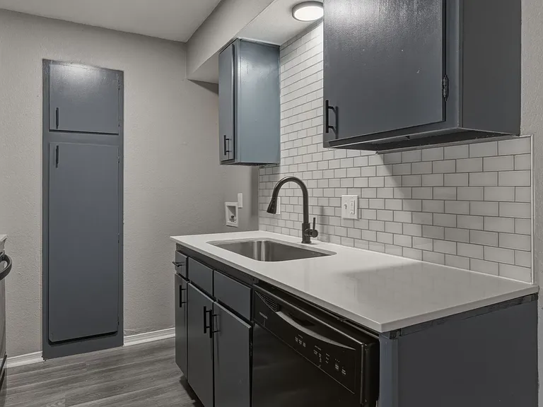 Timberwood Apartments — Photo 22