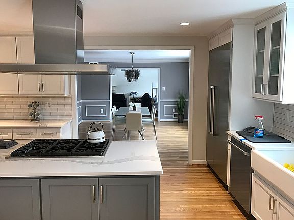 3rd image of 7601 Burford Dr