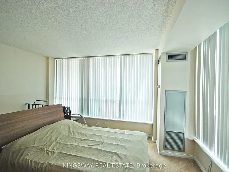 2585 Erin Centre Blvd #206 — Photo 10