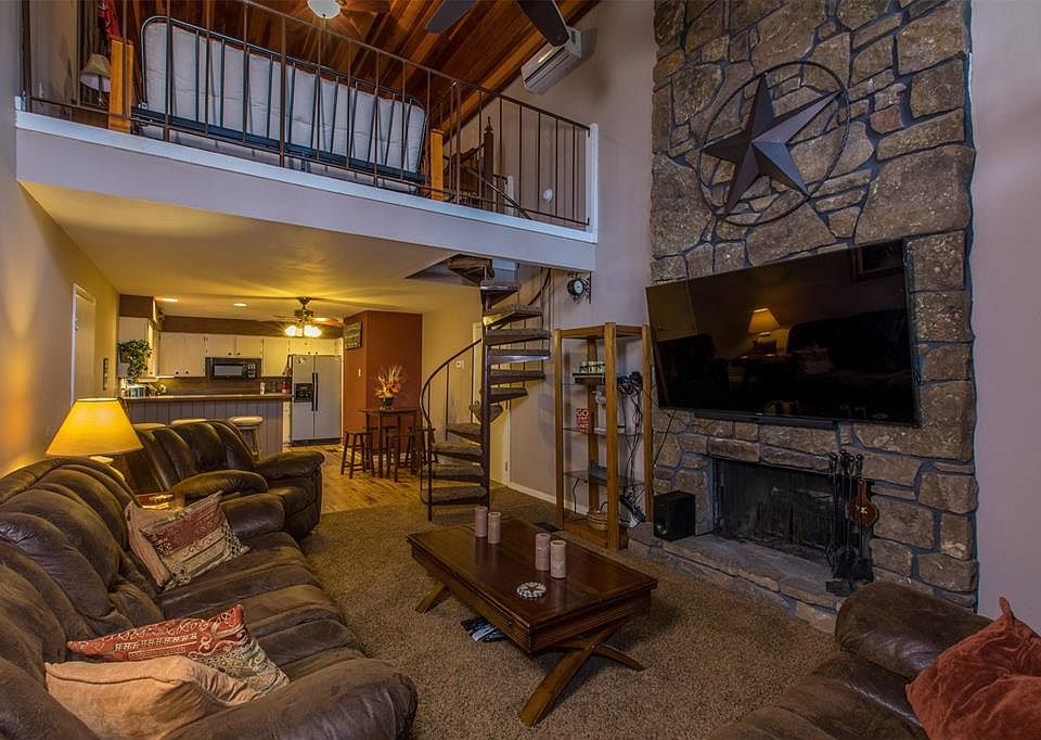 1st image of 324 Country Club Dr