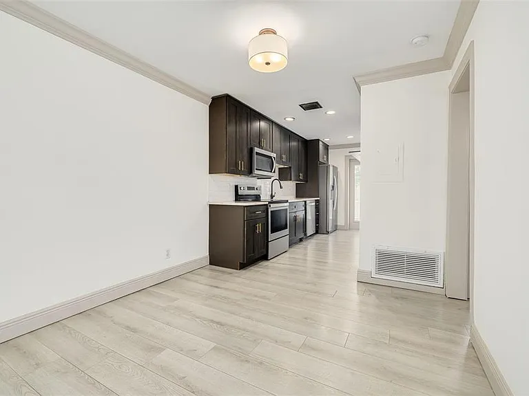535 32nd Ave N #5 — Photo 8