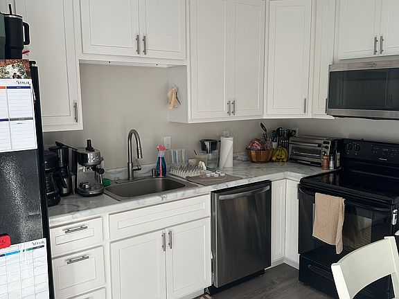 2nd image of 16 Singletree Ln