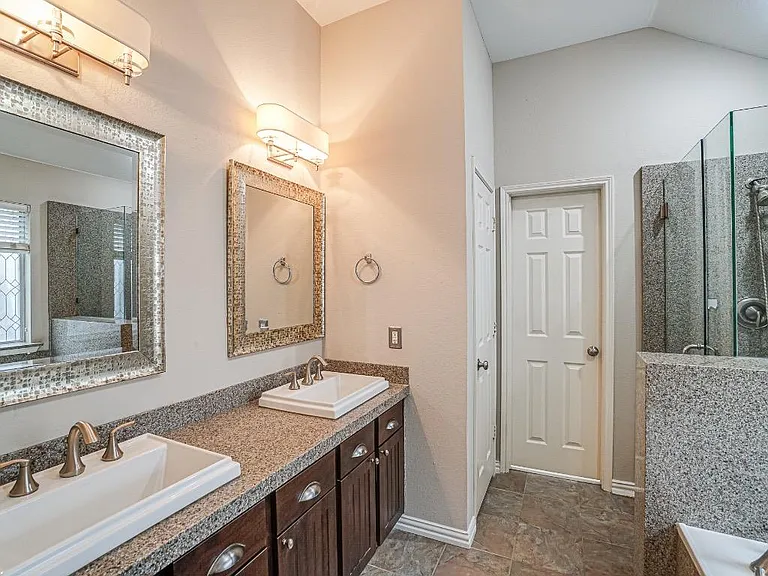 9142 Crenshaw Ln — Photo 15