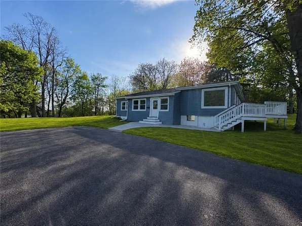 178 W Dezeng St, Clyde, NY 14433