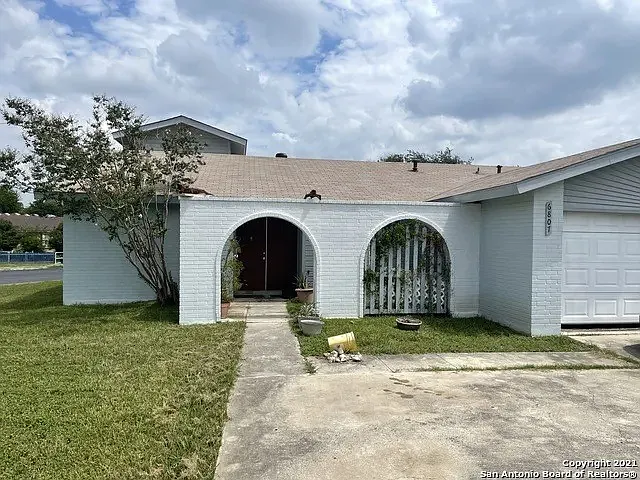 6807 Avila — Photo 2
