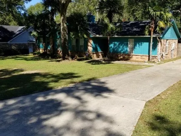 7090 Huntington Ct S, Mobile, AL 36619