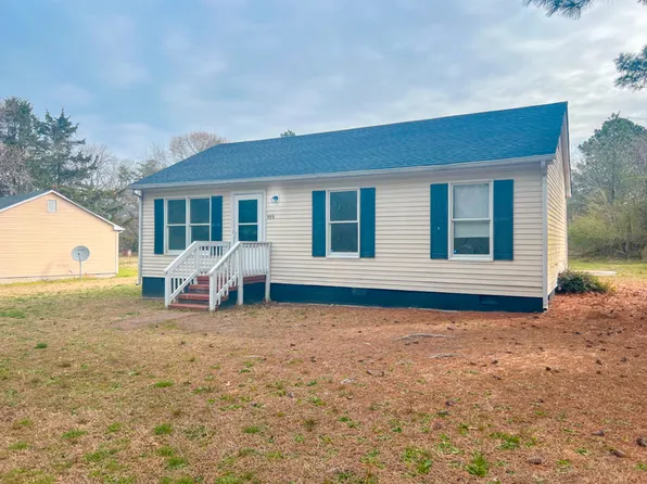 496 Lancaster Creek Dr, Lancaster, VA 22503