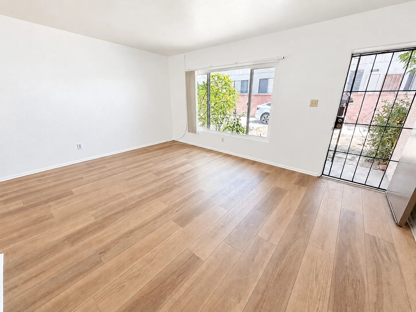 2 bed, 869 sqft, $2,495 — Photo 3