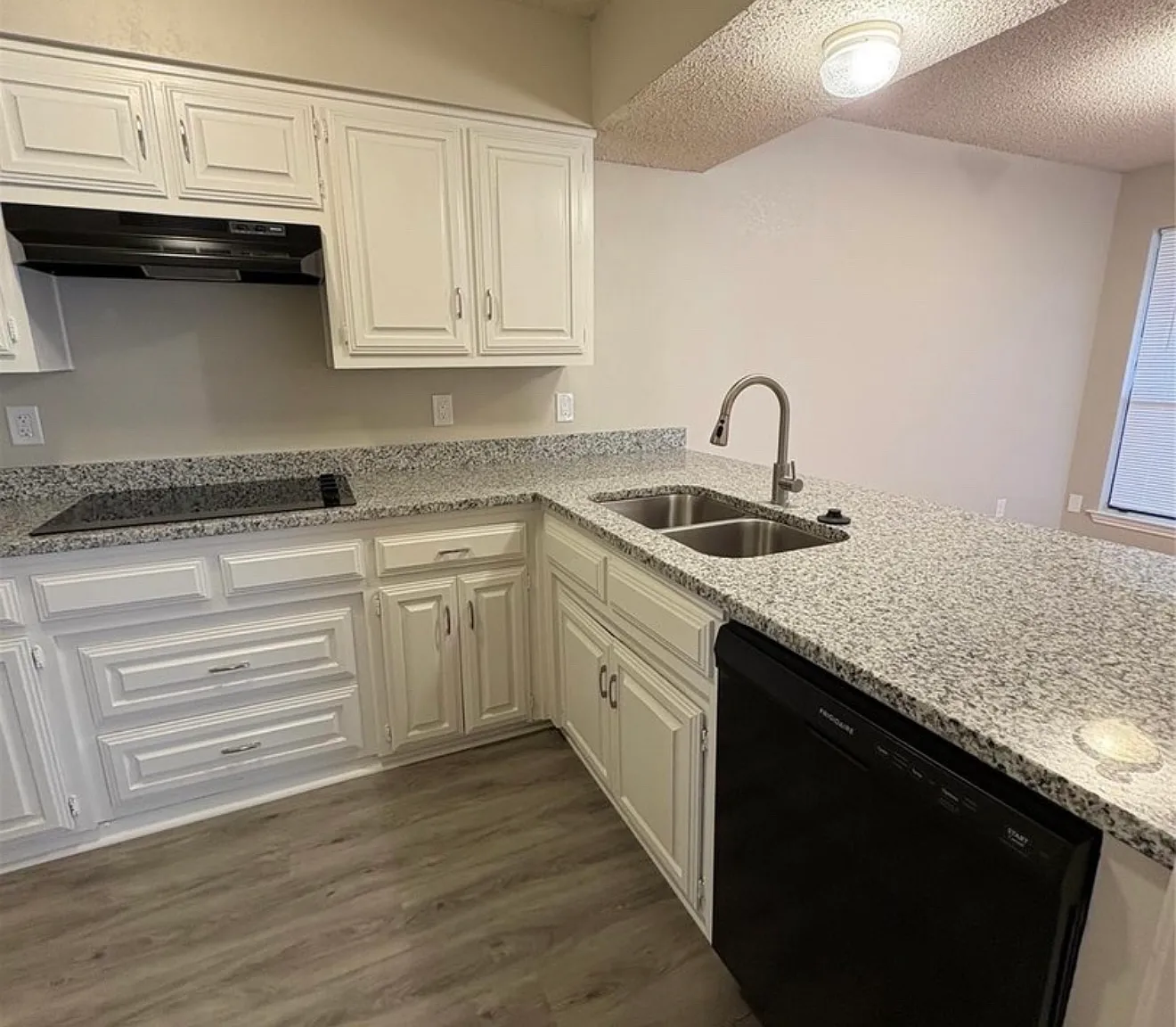 2 bed, 1250 sqft, $1,800 — Photo 3