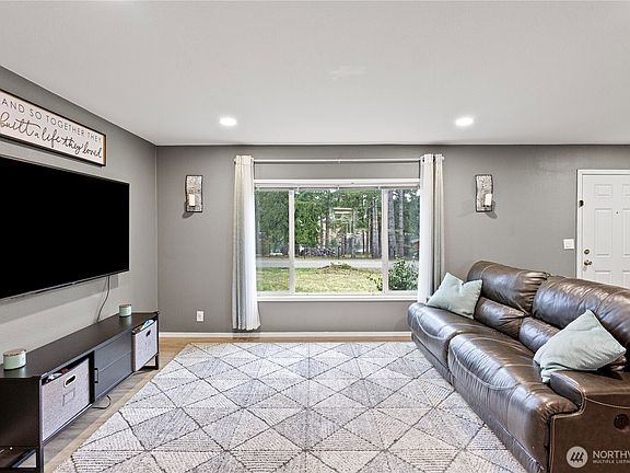 3rd image of 510 E Trails End Drive