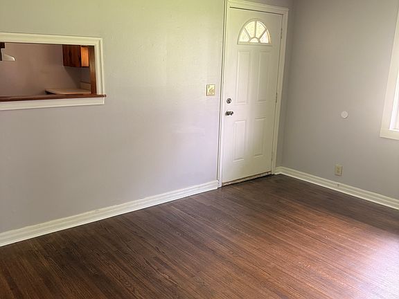 3rd image of 310 Rickenbacker Dr
