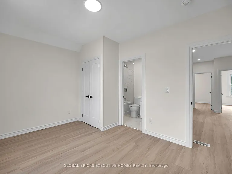 108 Lindsay St S — Photo 3