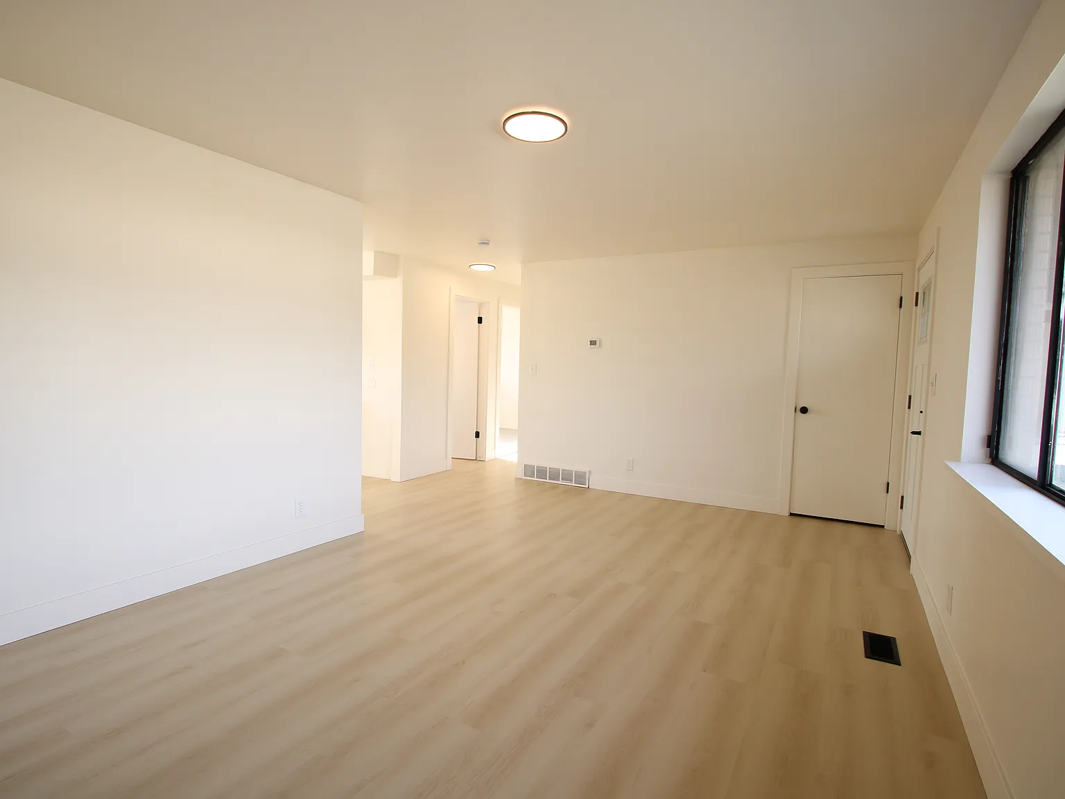 5007 S 2675 W — Photo 2