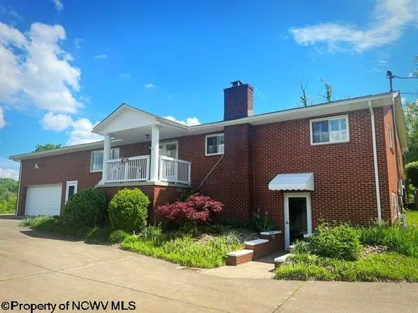 521 Colasessano Dr, Fairmont, WV 26554