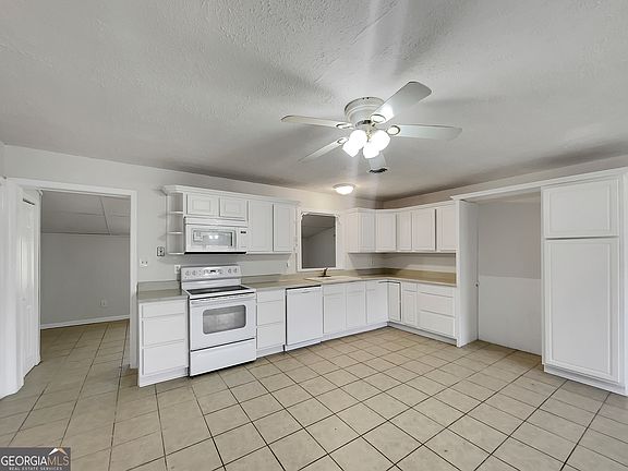 2nd image of 225 Griffin Park Rd