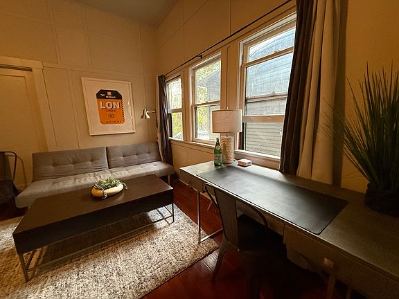 3rd image of 826 S Burlington Ave #4
