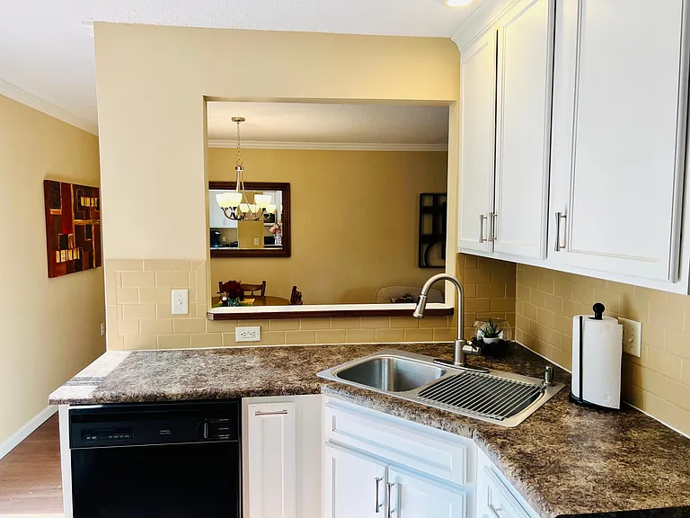 523 Garden Ct — Photo 4