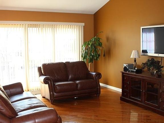 5th image of 16856 Kensington Dr