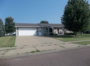400 Ruth St, Yankton, SD 57078