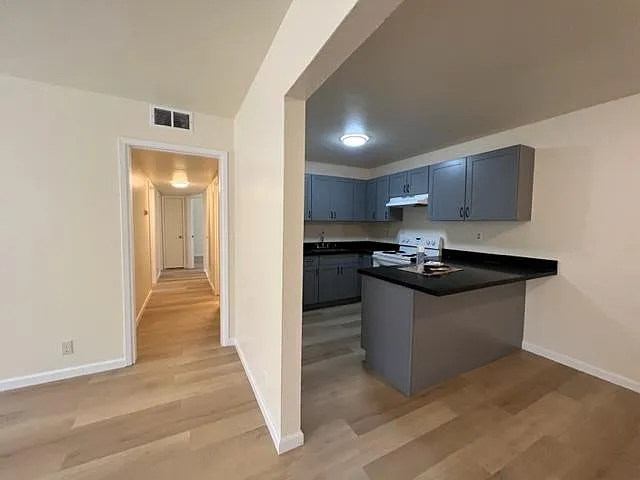 899 Hillside Blvd #8 — Photo 2