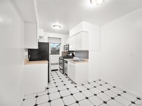 730 Pelham Road, 2 Beds 1 Bath
