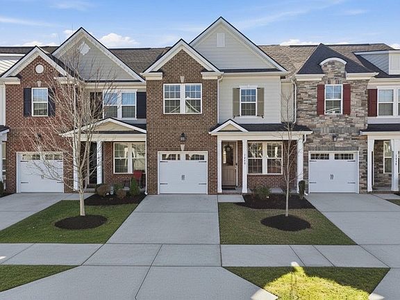 2nd image of 1040 Livingstone Ln